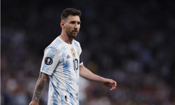 如何使用替代行为改善鹦鹉拔毛